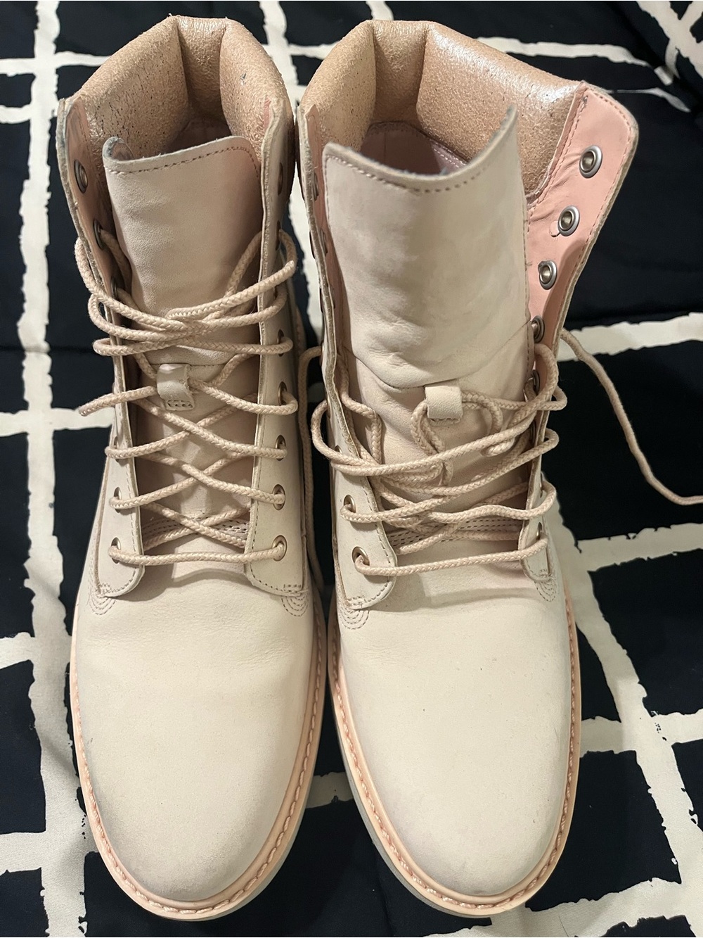 Size 9 Timberland Lace-Up Ankle Boots.